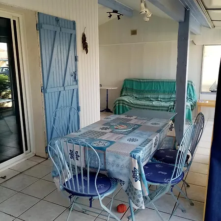 La Maison Bleue 2 A 5 Pers 200m Holiday home *