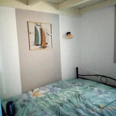Holiday home La Maison Bleue 2 A 5 Pers 200m